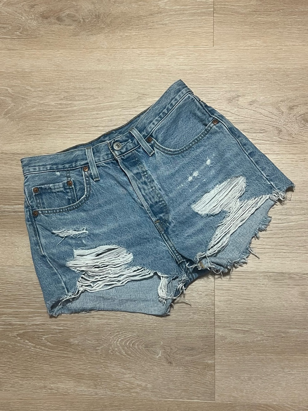 Levi’s 501 Original High Rise Distressed Cutoff Denim Shorts Light Wash W27